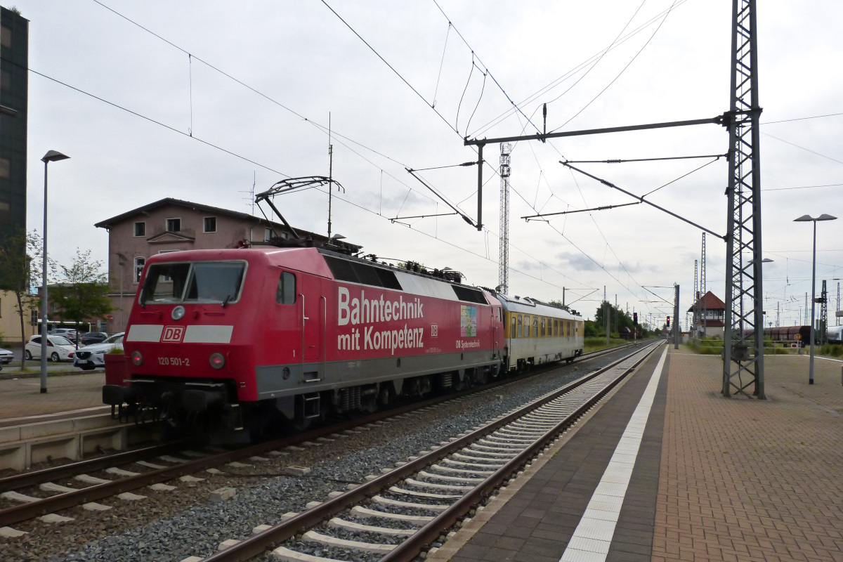 120 501-2 mit Meßzug Bahnhof Nordhausen 16.06.2016