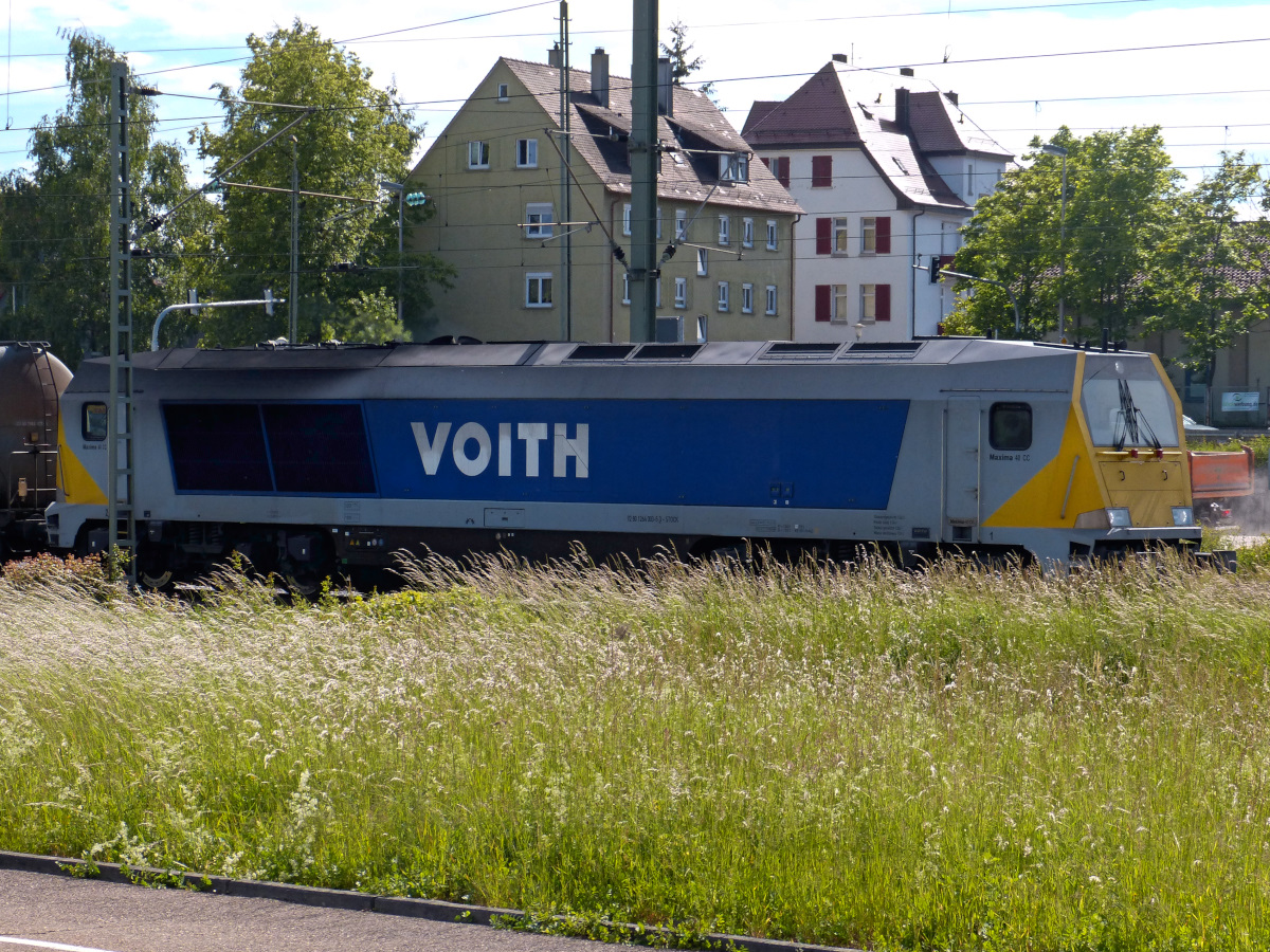 Der 4000PS Rasenmäher Voith Maxima 40CC beim Mähen im Gegenwind in seiner Produktionsstadt Crailsheim 02.06.2015