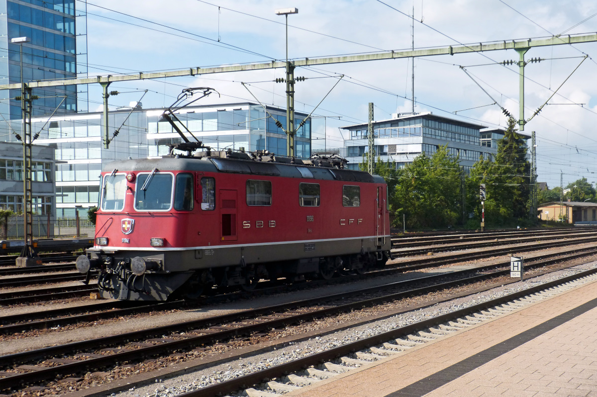 SBB Re4/4 II 11196 Bahnhof Singen (Hohentwiel) 02.08.2015