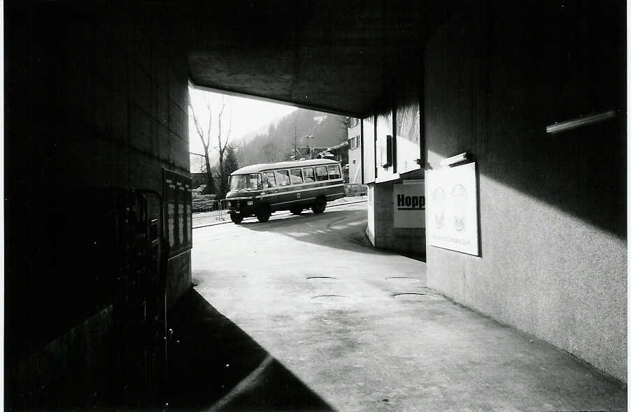 (002'734) - AFA Adelboden - Nr. 8/BE 26'708 - Mercedes (ex CJ Tramelan Nr. 14) im Januar 1988 in Adelboden, Landstrasse