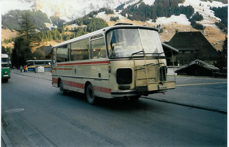 (005'330) - AFA Adelboden - Nr. 17/BE 332'800 - Setra (ex Born, Olten) am 25. Februar 1990 in Adelboden, Landstrasse