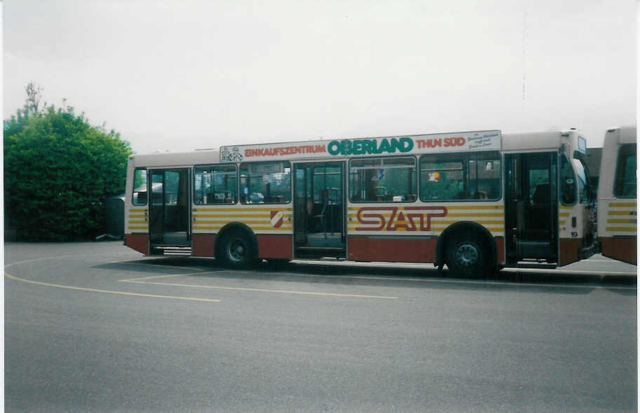 (012'401) - SAT Thun - Nr. 19/BE 419'019 - Volvo/Lauber am 10. Mai 1995 bei der Schifflndte Thun 