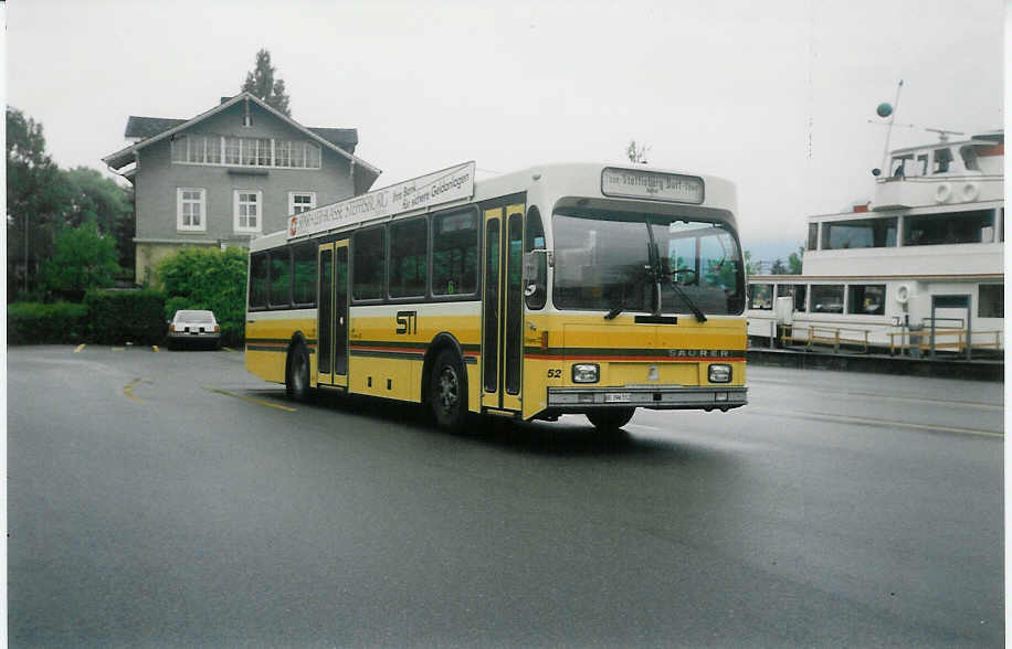 (012'404) - STI Thun - Nr. 52/BE 396'552 - Saurer/R&J am 19. Mai 1995 bei der Schifflndte Thun