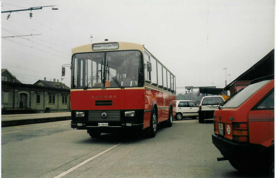 (013'930) - AAGK Koppigen - Nr. 2/BE 368'690 - Saurer-Leyland/Lauber (ex Flck, Brienz) am 29. April 1996 beim Bahnhof Burgdorf