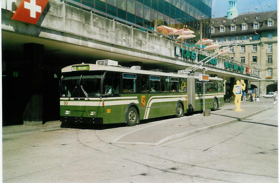 (019'029) - SVB Bern - Nr. 50 - FBW/Hess Gelenktrolleybus am 5. September 1997 beim Bahnhof Bern