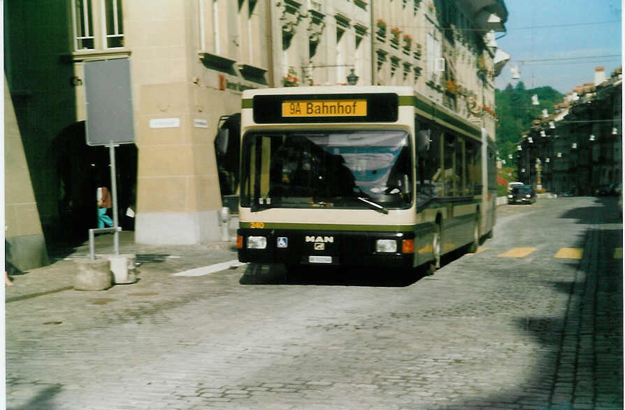 (019'120) - SVB Bern - Nr. 240/BE 513'240 - MAN am 5. September 1997 in Bern, Rathaus