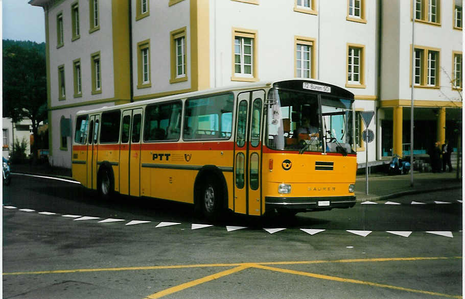 (020'024) - PTT-Regie - P 25'840 - Saurer/Hess am 8. Oktober 1997 beim Bahnhof Liestal