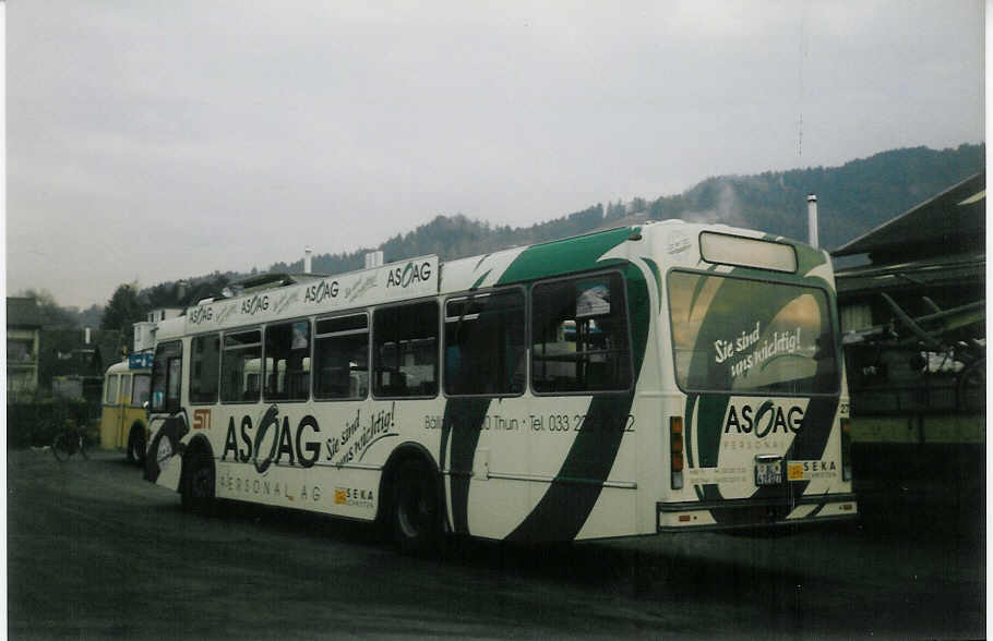 (021'418) - STI Thun - Nr. 27/BE 419'027 - Volvo/R&J (ex SAT Thun Nr. 27) am 14. Januar 1998 in Thun, Garage