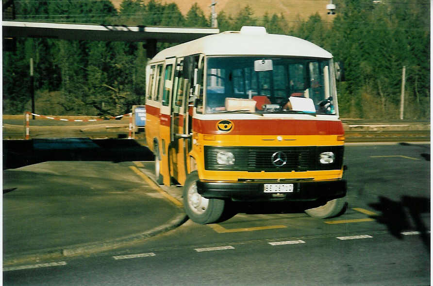 (021'800) - Geiger, Adelboden - Nr. 6/BE 26'710 - Mercedes am 20. Februar 1998 beim Bahnhof Reichenbach