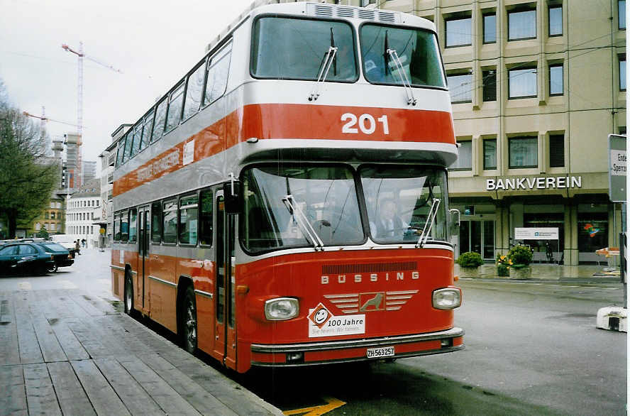 (022'526) - WV Winterthur - Nr. 201/ZH 563'257 - Bssing (ex Amt fr Luftverkehr, Zrich Nr. 47; ex Swissair, Zrich Nr. 23) am 18. April 1998 beim Hauptbahnhof Winterthur