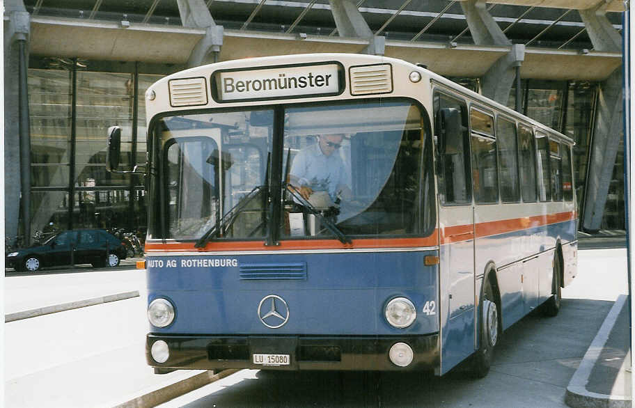 (024'918) - AAGR Rothenburg - Nr. 42/LU 15'080 - Mercedes am 20. Juli 1998 beim Bahnhof Luzern