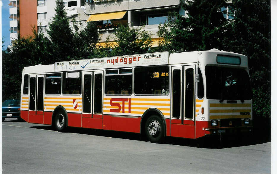 (025'201) - STI Thun - Nr. 22/BE 419'022 - Volvo/R&J (ex SAT Thun Nr. 22) am 10. August 1998 in Thun, Garage