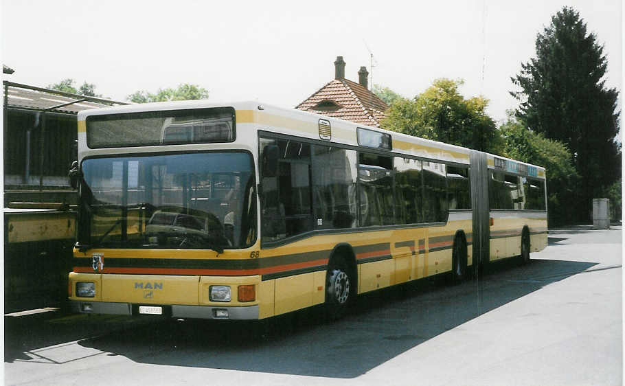 (025'203) - STI Thun - Nr. 68/BE 458'568 - MAN am 11. August 1998 in Thun, Garage