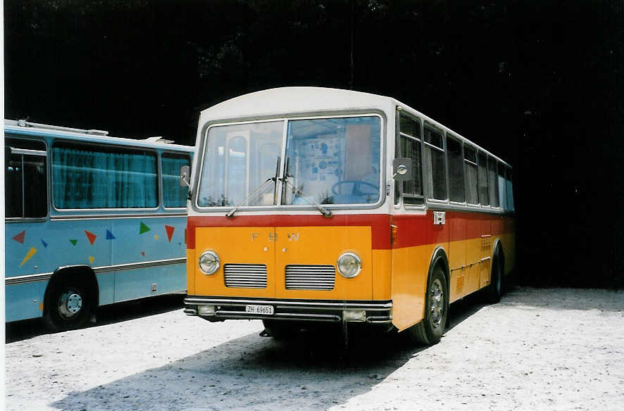 (025'418) - Trb, Oberrieden - Nr. 12/ZH 69'651 - FBW/R&J (ex Ryffel, Uster Nr. 12) am 15. August 1998 in Heitenried, Sensegraben