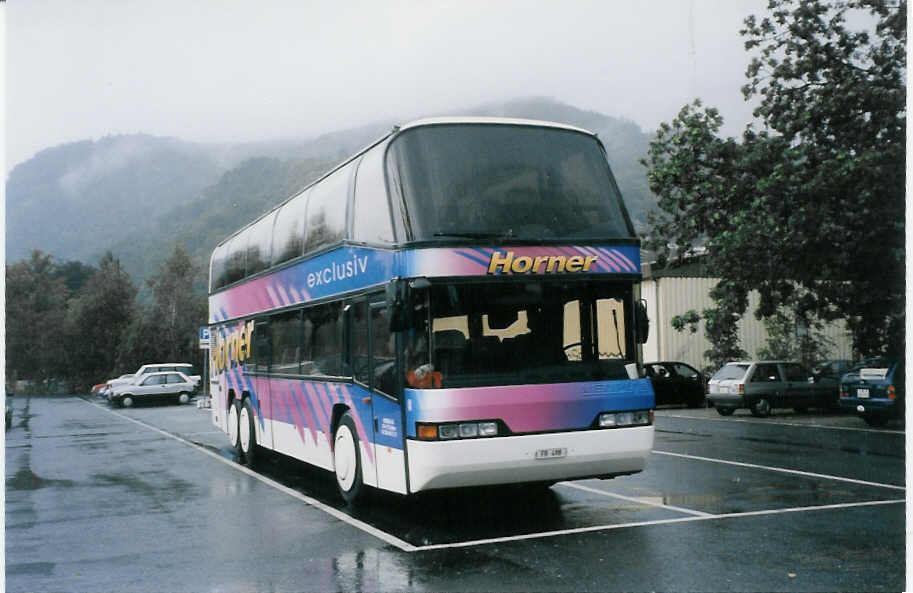 (025'726) - Horner, Tafers - Nr. 8/FR 498 - Neoplan am 24. August 1998 in Thun, Seestrasse