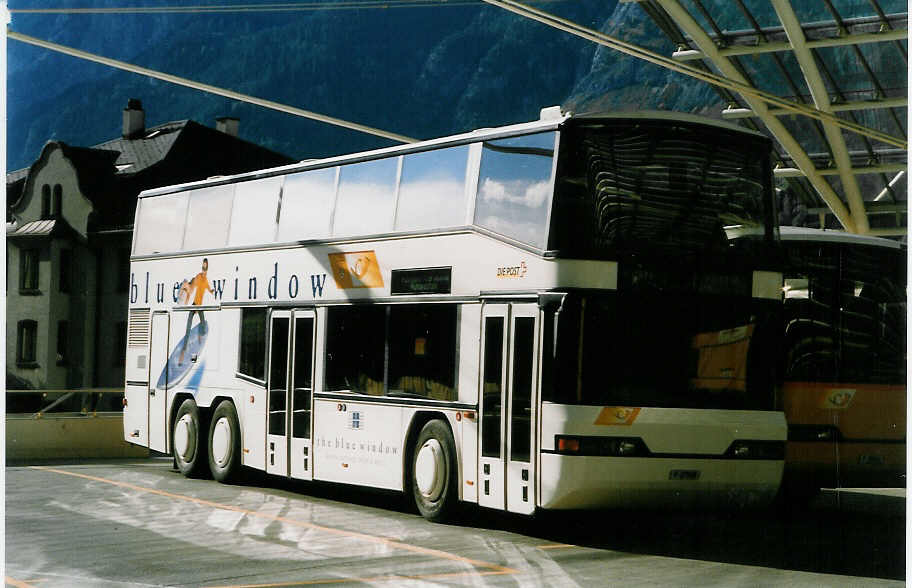 (026'818) - PTT-Regie - P 27'900 - Neoplan am 6. Oktober 1998 in Chur, Postautostation