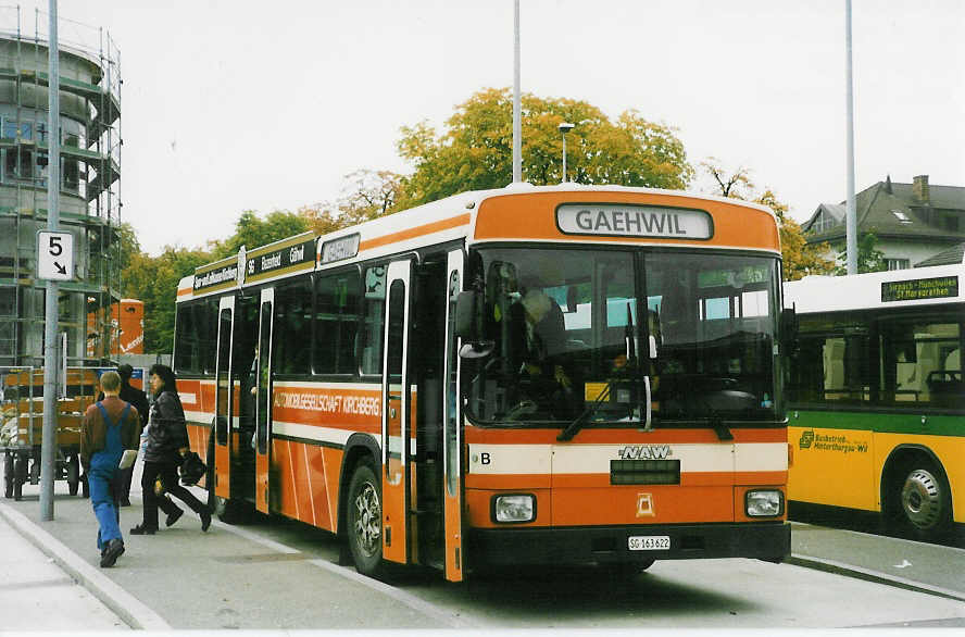 (027'025) - AKAG Kirchberg - Nr. B/SG 163'622 - NAW/R&J am 8. Oktober 1998 beim Bahnhof Wil