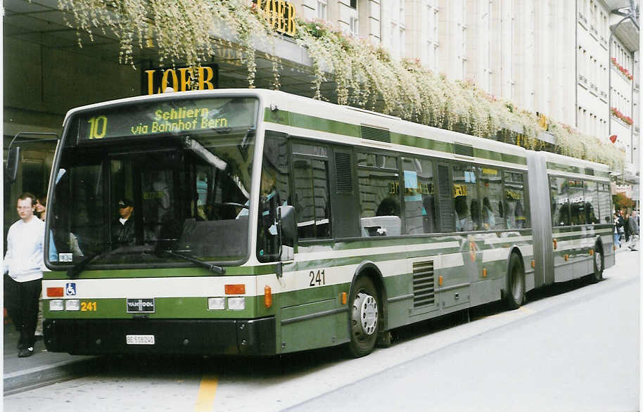 (027'309) - SVB Bern - Nr. 241/BE 518'241 - Van Hool am 10. Oktober 1998 beim Bahnhof Bern