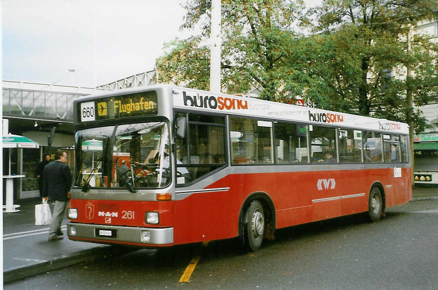 (027'712) - WV Winterthur - Nr. 261/ZH 539'261 - MAN am 24. Oktober 1998 beim Hauptbahnhof Winterthur