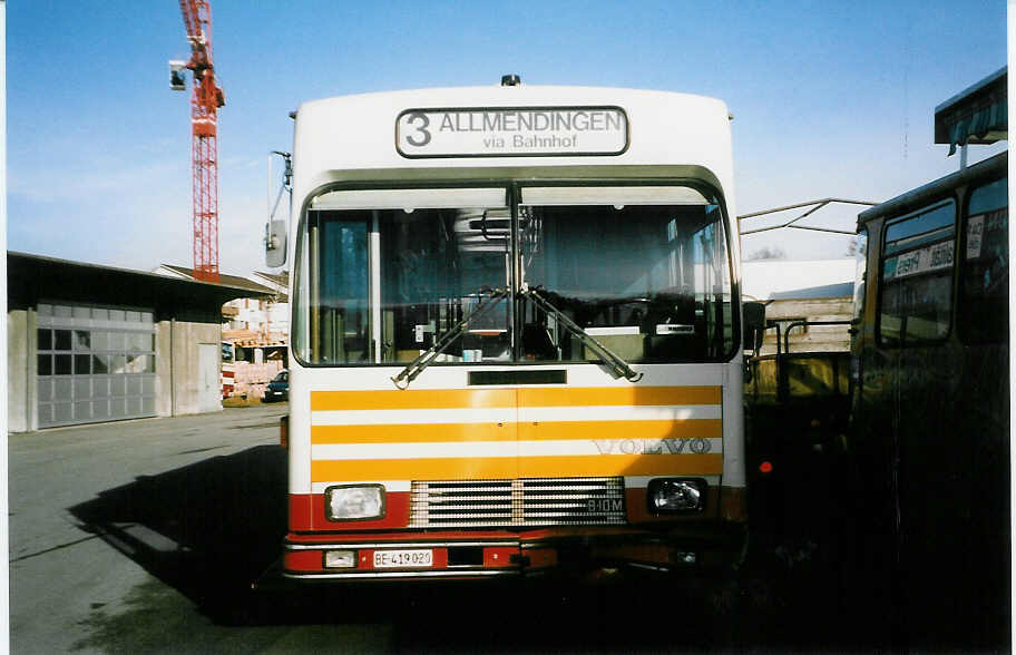 (028'234) - STI Thun - Nr. 20/BE 419'020 - Volvo/Lauber am 14. Dezember 1998 in Thun, Garage