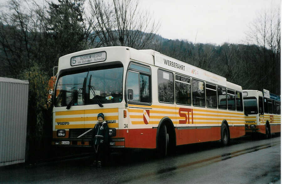 (028'314) - STI Thun - Nr. 34/BE 443'834 - Volvo/R&J (ex SAT Thun Nr. 34) am 20. Dezember 1998 bei der Schifflndte Thun