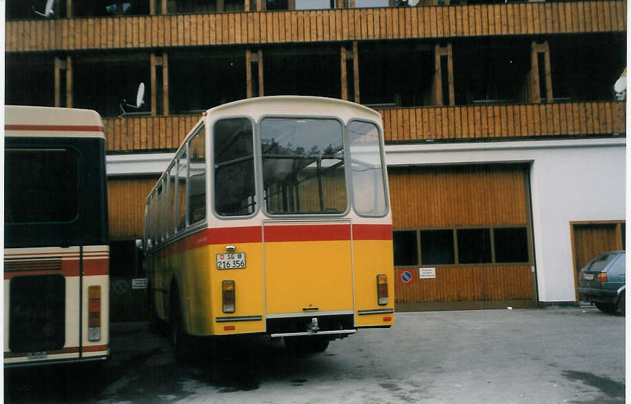 (028'632) - Stuppan, Flims - SG 216'356 - Saurer/Tscher-R&J (ex P 24'662) am 1. Januar 1999 in Laax, Garage