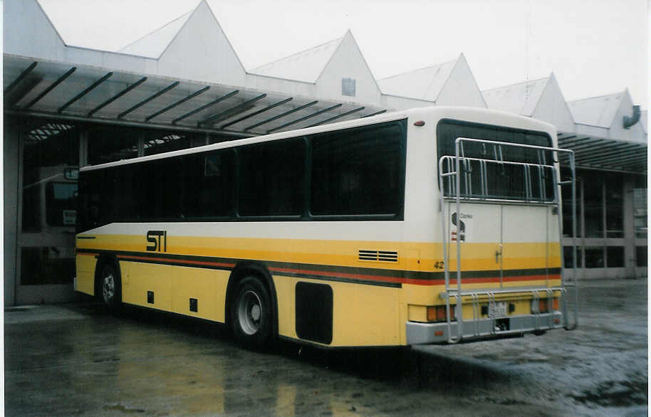 (029'211) - STI Thun - Nr. 42/BE 26'533 - NAW/R&J (ex ATGH Heiligenschwendi Nr. 3) am 28. Januar 1999 in Thun, Garage