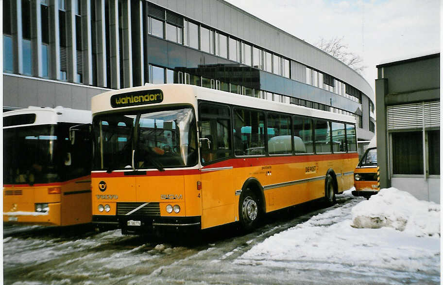 (029'314) - Steiner, Ortschwaben - Nr. 4/BE 162'774 - Volvo/Lauber am 10. Februar 1999 in Bern, Postautostation