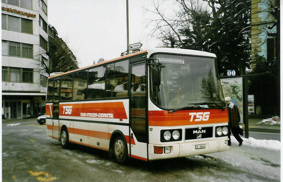 (029'325) - STI Thun - Nr. 10/BE 26'636 - MAN/Gppel (ex TSG Blumenstein Nr. 10) am 14. Februar 1999 beim Bahnhof Thun