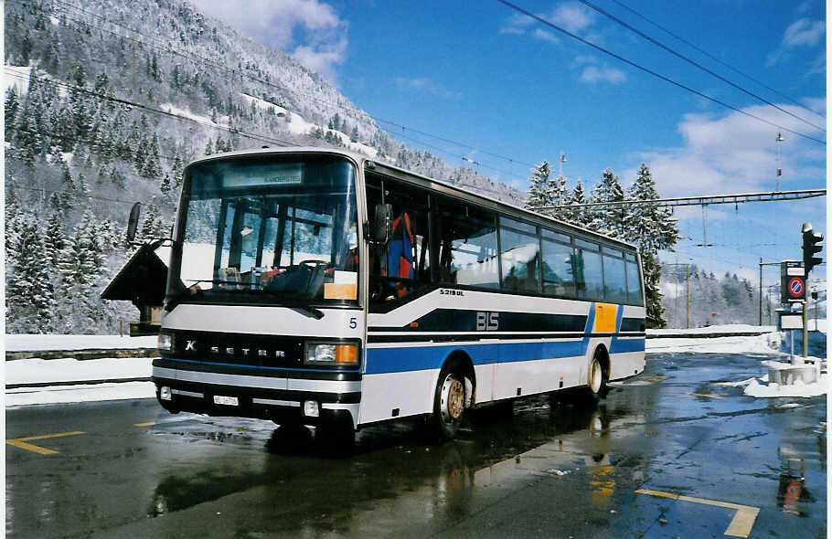 (030'011) - AFA Adelboden - Nr. 5/BE 26'705 - Setra (ex Nr. 25) am 7. Mrz 1999 beim Bahnhof Reichenbach