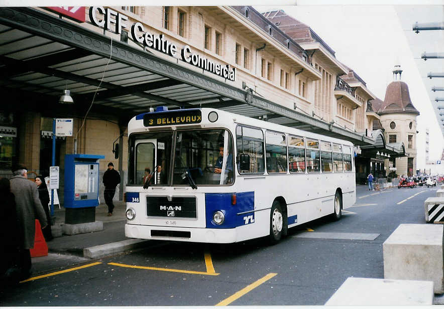 (030'308) - TL Lausanne - Nr. 346/VD 1485 - MAN am 21. Mrz 1999 beim Bahnhof Lausanne