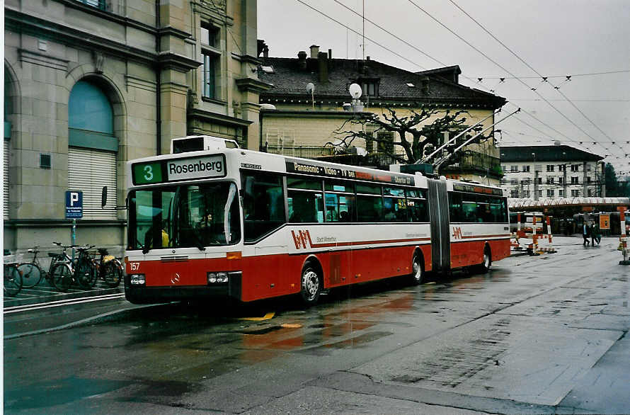 (030'923) - WV Winterthur - Nr. 157 - Mercedes Gelenktrolleybus am 18. April 1999 beim Hauptbahnhof Winterthur