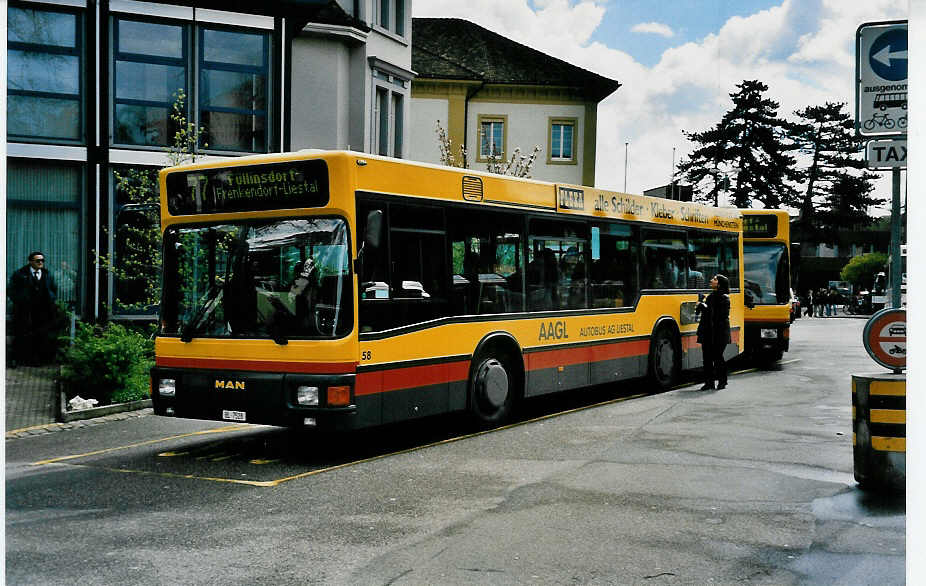 (031'015) - AAGL Liestal - Nr. 58/BL 7528 - MAN/Gppel am 19. April 1999 beim Bahnhof Liestal