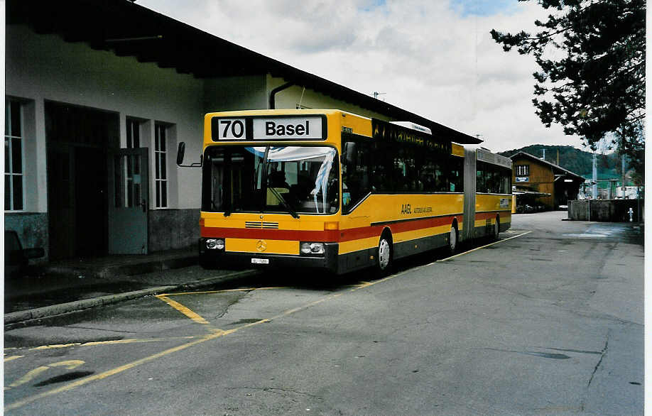 (031'022) - AAGL Liestal - Nr. 98/BL 7486 - Mercedes am 19. April 1999 beim Bahnhof Liestal