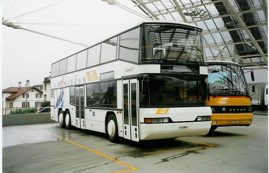 (032'723) - PTT-Regie - P 27'900 - Neoplan am 27. Juni 1999 in Chur, Postautostation