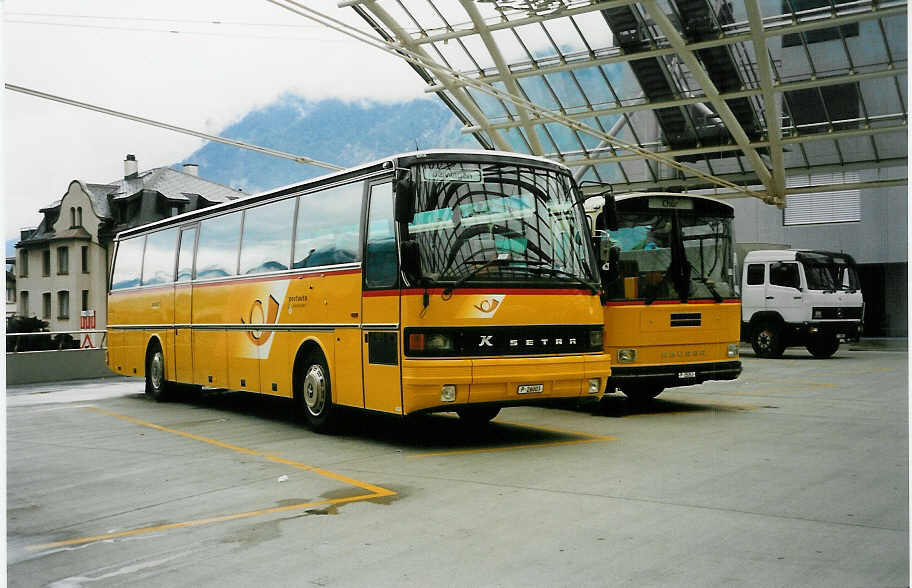 (032'733) - PTT-Regie - P 26'003 - Setra am 27. Juni 1999 in Chur, Postautostation