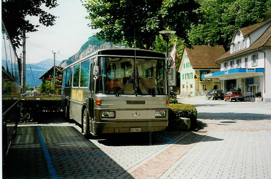 (032'924) - Moor, Oberhasli - ZH 70'852 - Mercedes/Tscher (ex VZO Grningen Nr. 37) am 27. Juni 1999 in Flelen, Hotel Hirschen