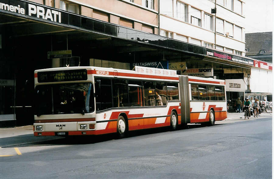 (033'117) - ABM Meinisberg - Nr. 4/BE 61'024 - MAN (ex Nr. 6) am 5. Juli 1999 beim Bahnhof Biel