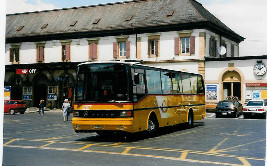 (033'901) - PTT-Regie - P 25'029 - Setra am 8. Juli 1999 beim Bahnhof Yverdon