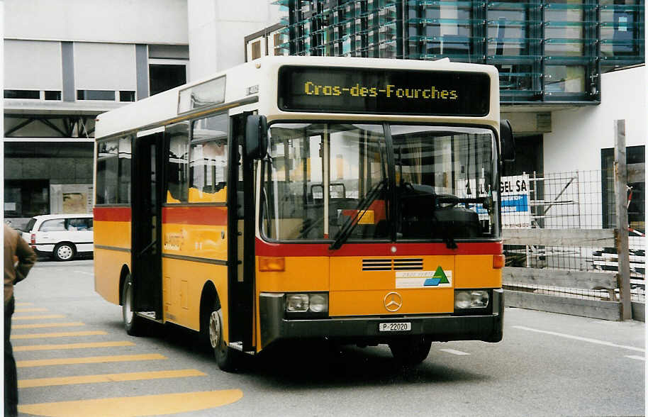 (033'920) - PTT-Regie - P 22'020 - NAW/Gppel (ex Meray, Delmont; ex LVB Lenk) am 9. Juli 1999 beim Bahnhof Delmont