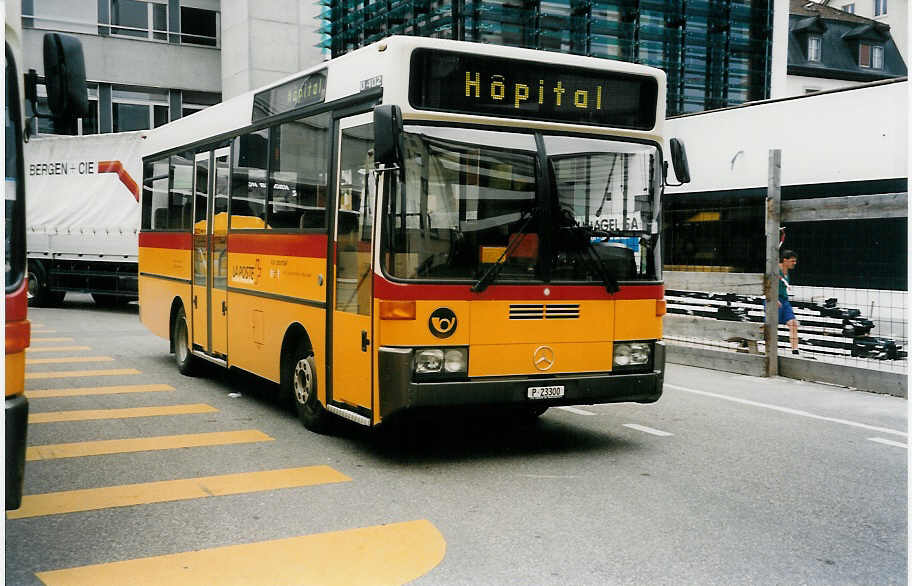 (033'922) - PTT-Regie - P 23'300 - NAW/Gppel (ex Meray, Delmont) am 9. Juli 1999 beim Bahnhof Delmont