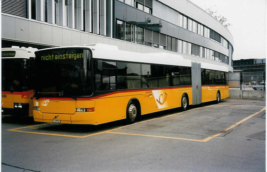 (034'120) - PTT-Regie - P 27'733 - Volvo/Hess am 12. Juli 1999 in Bern, Postautostation