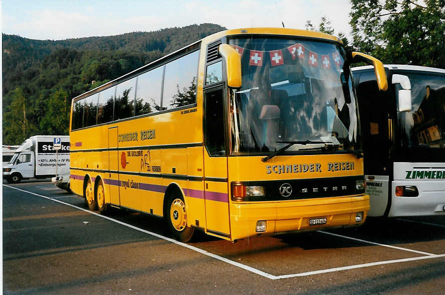 (035'009) - Schneider, Langendorf - SO 113'404 - Setra am 1. August 1999 in Thun, Seestrasse