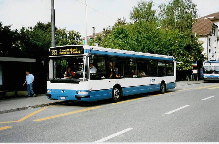 (035'030) - Hrzeler, Dietikon - Nr. 34/ZH 121'532 - Renault am 4. August 1999 beim Bahnhof Schlieren