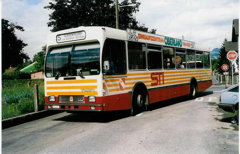 (035'403) - STI Thun - Nr. 21/BE 419'021 - Volvo/R&J (ex SAT Thun Nr. 21) am 21. August 1999 in Thun-Lerchenfeld, Langestrasse