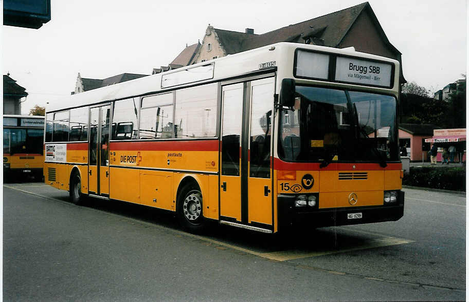 (037'429) - Geissmann, Mellingen - Nr. 15/AG 6298 - Mercedes am 30. Oktober 1999 beim Bahnhof Brugg