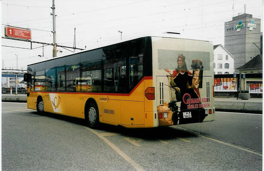 (037'432) - Voegtlin-Meyer, Brugg - Nr. 87/AG 16'432 - Mercedes am 30. Oktober 1999 beim Bahnhof Brugg