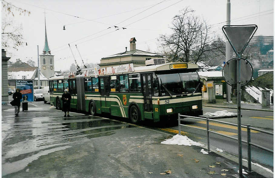 (037'916) - SVB Bern - Nr. 52 - FBW/Hess Gelenktrolleybus am 26. November 1999 in Bern, Brengraben