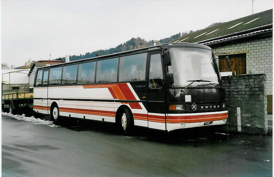 (038'004) - Schweizer Armee - M+3051 - Setra am 4. Dezember 1999 in Thun, Garage STI