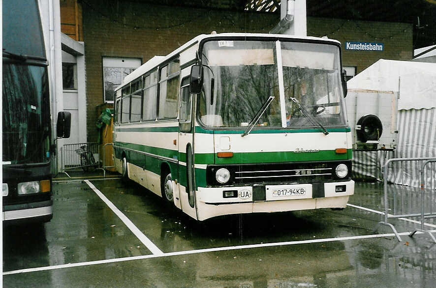 (038'107) - Aus der Ukraine: 017-94KB - Ikarus am 28. Dezember 1999 in Thun, Grabengut